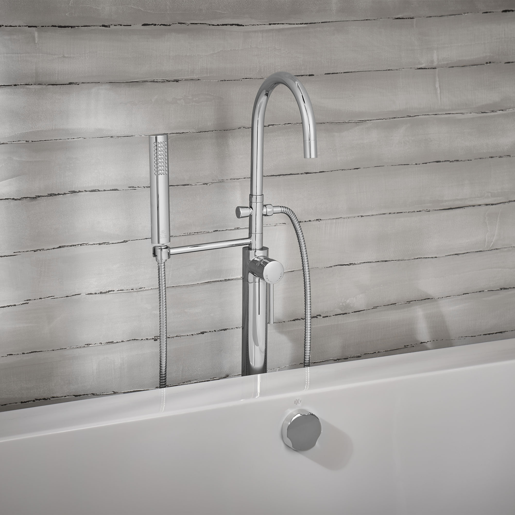 Contemporary Round Freestanding Bathtub With Lever Handle Faucet for Flash® Rough-In Valve